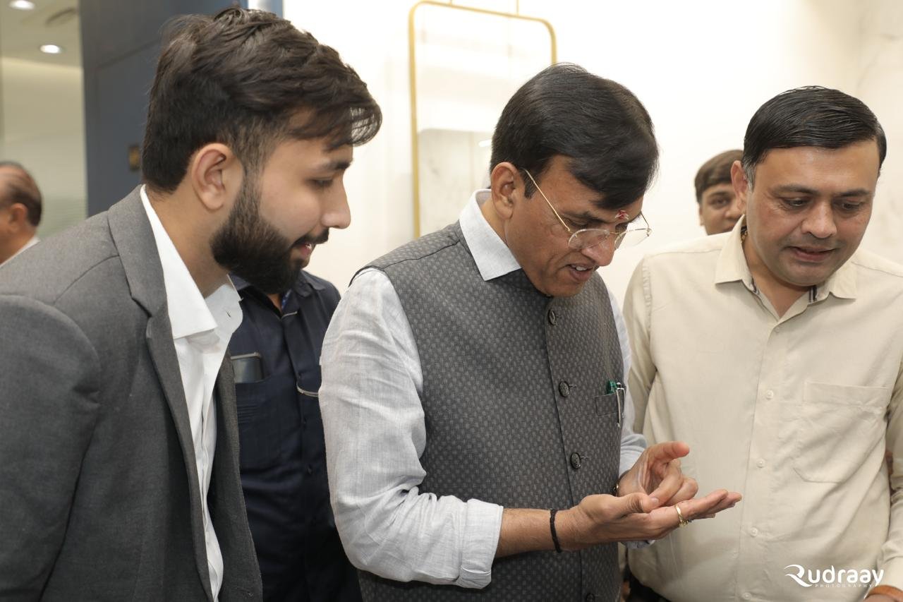 Dr. Mansukh Mandaviya visiting Solitaire Factory